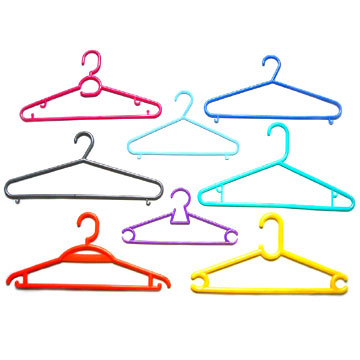 Plastic_Clothes_Hangers.jpg